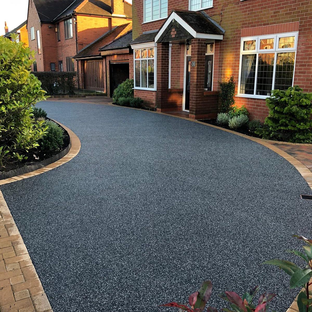 Anthracite Grey Resin Drive homes stand out